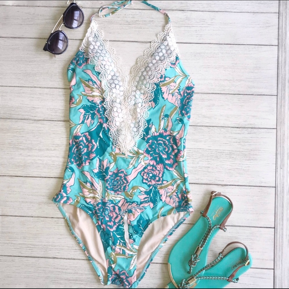 ✨Host Pick✨ Sea Angel lace & floral bathing suit